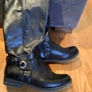 Black tall boots size 9W